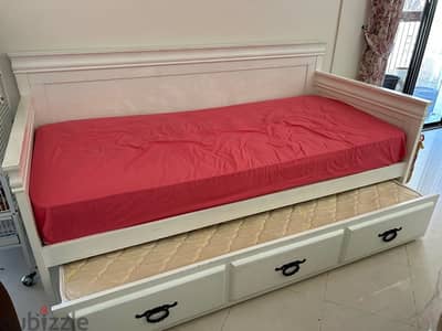 Daybed for sale in very good condition with mattress