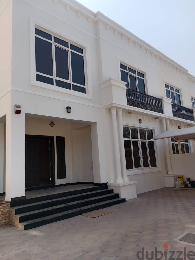 1ME12 Luxury 4 Bhk Villa For Rent In Azaiba 0