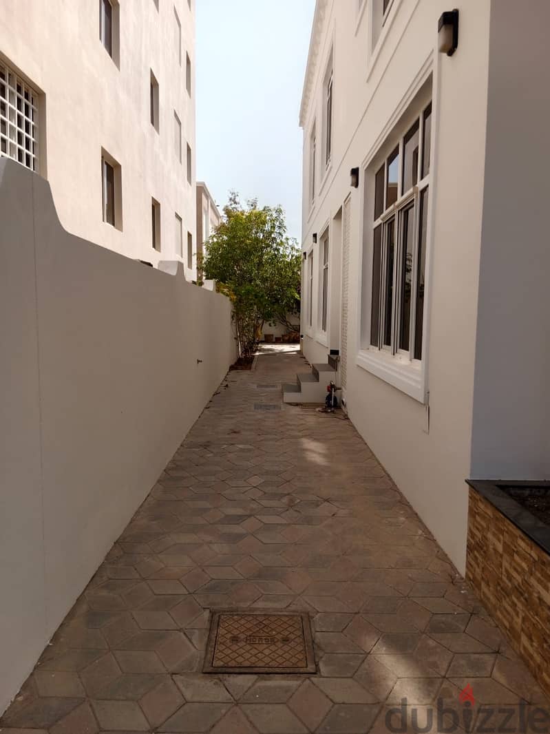 1ME12 Luxury 4 Bhk Villa For Rent In Azaiba 16