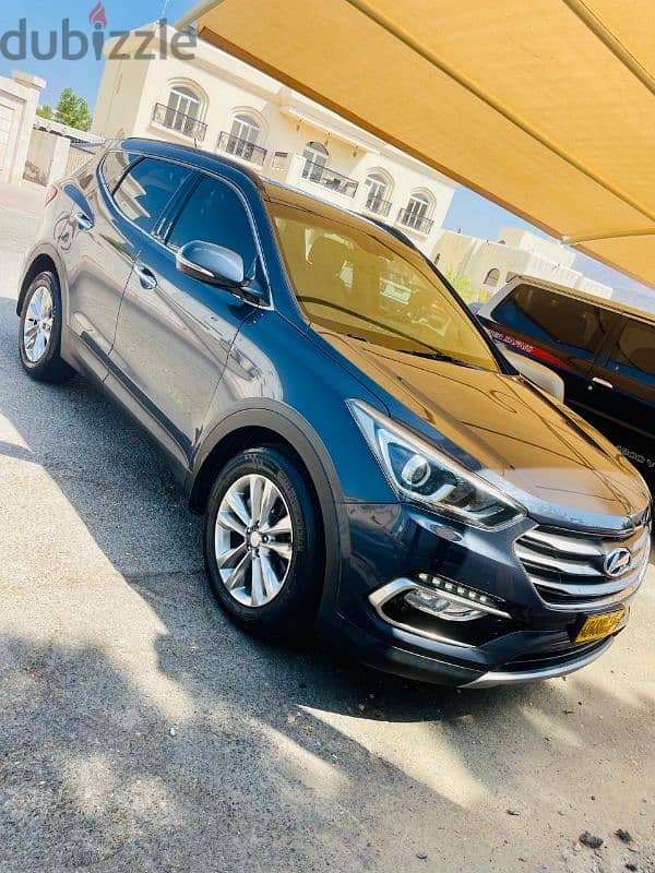 Hyundai Santa Fe 2016 Model oman car for urgent sell 0