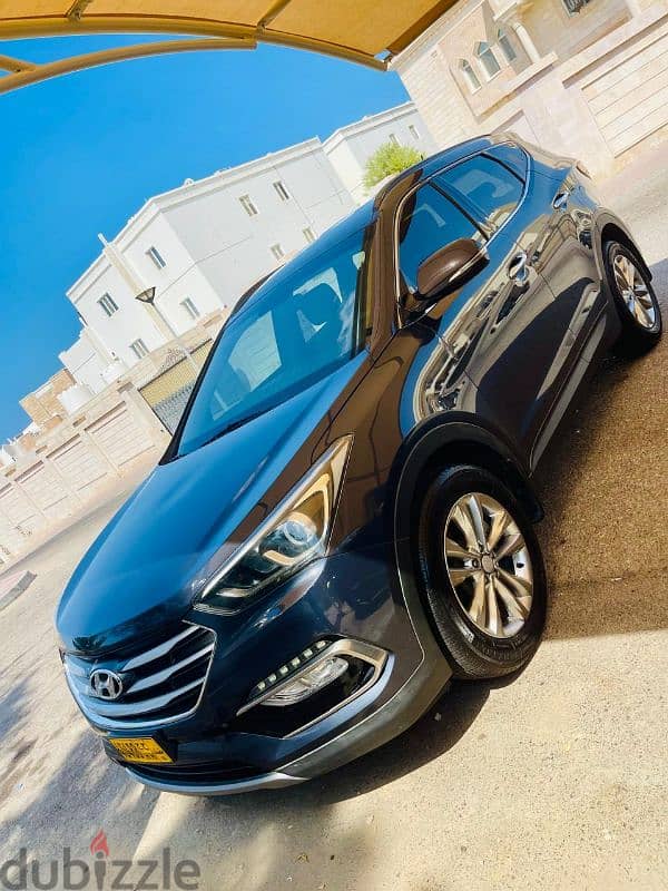 Hyundai Santa Fe 2016 Model oman car for urgent sell 1