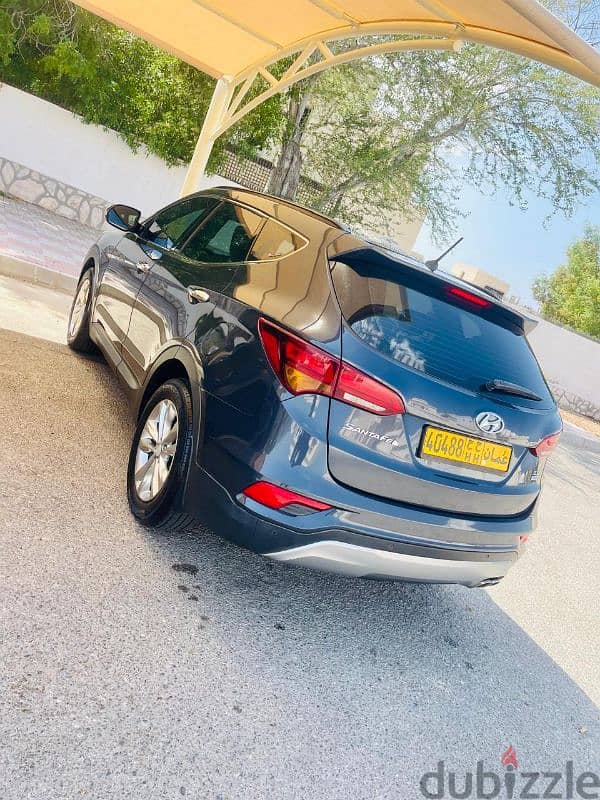 Hyundai Santa Fe 2016 Model oman car for urgent sell 2