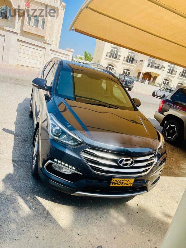 Hyundai Santa Fe 2016 Model oman car for urgent sell 4