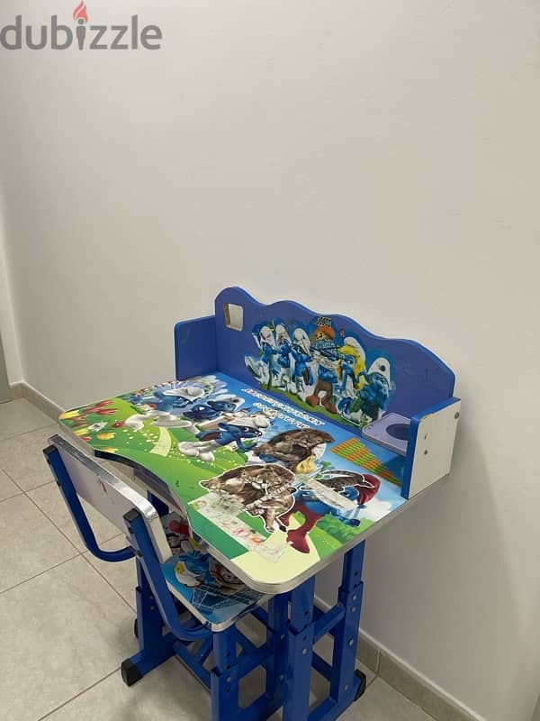 kids Stuyding Table in a good condition 1