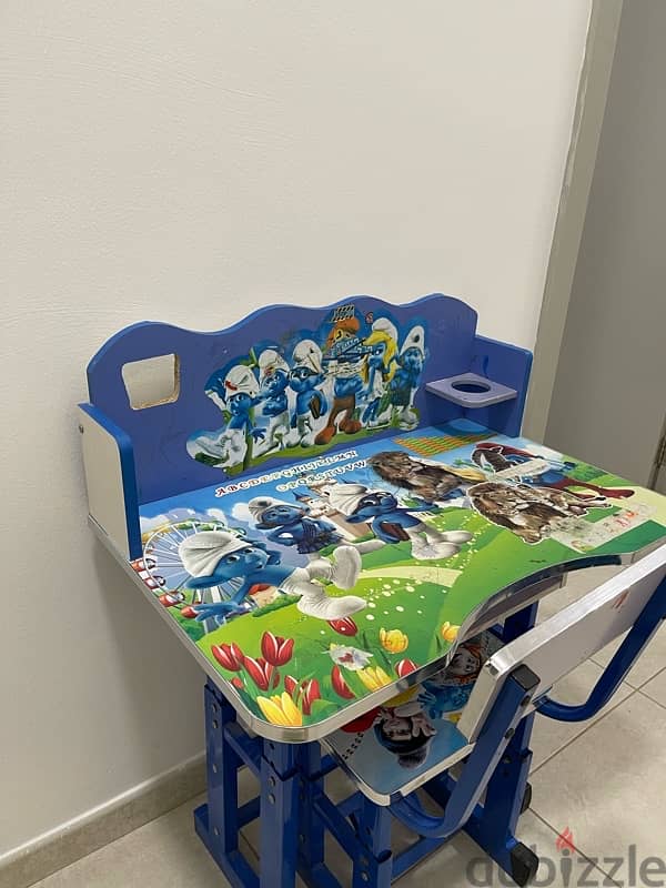 kids Stuyding Table in a good condition 3