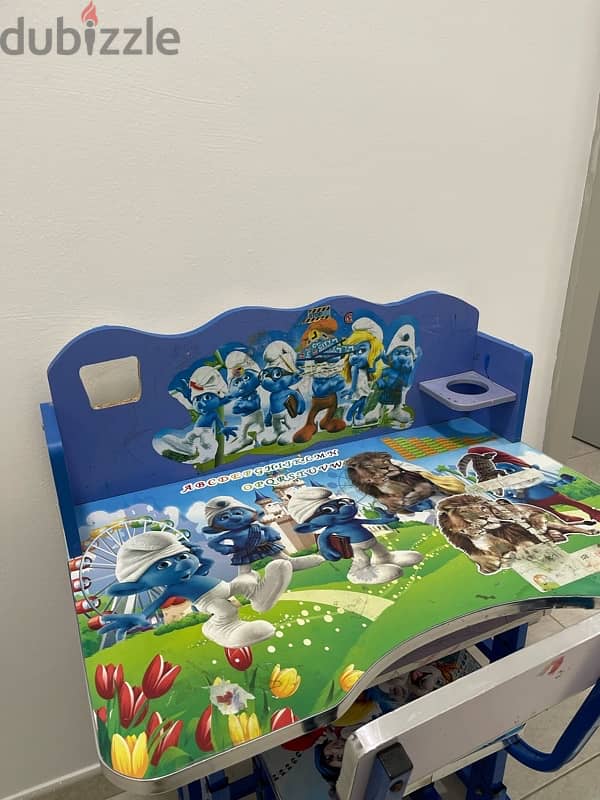 kids Stuyding Table in a good condition 4