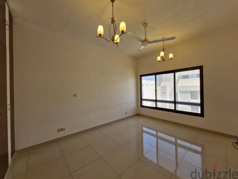 3 BR Charming Apartment in Ruwi with Balconies 1