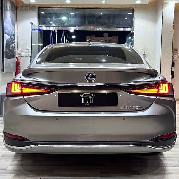 Lexus ES 300 2019 1