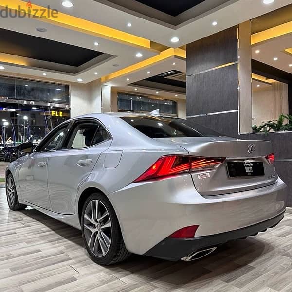 Lexus IS 300 2018 3