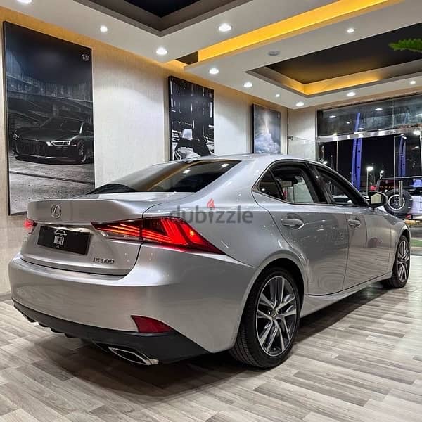 Lexus IS 300 2018 4