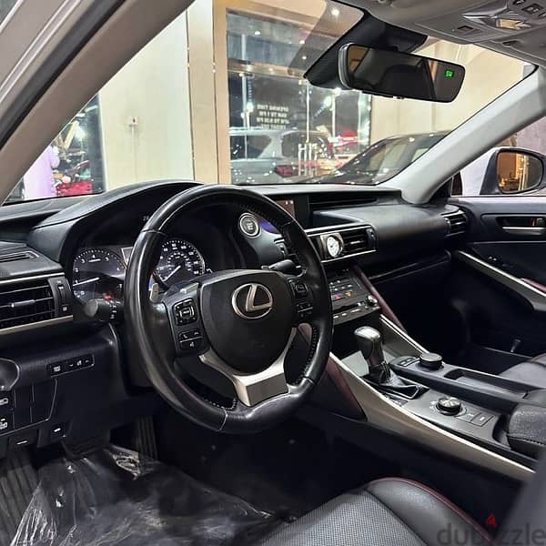 Lexus IS 300 2018 9