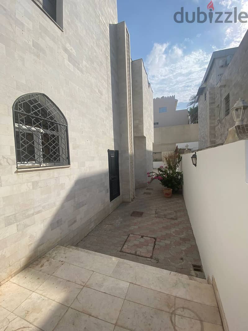 For Rent 4 Bhk Villa In Madinat Al Sultan Qabous 4