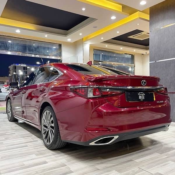 Lexus ES 350 2019 3