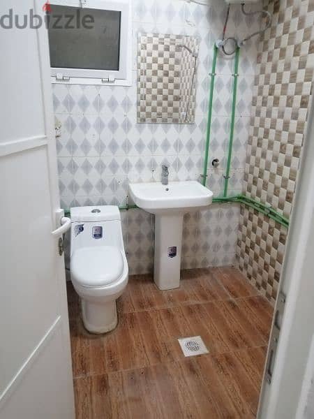 غرفه مع حمام. الخوير ١٠٠ ريال. room with private bathroom 5