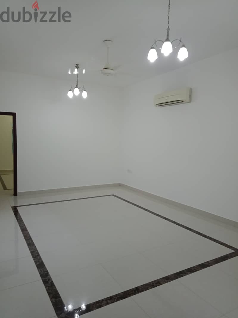 شقة ممتازة للإيجار خلف جامع الرشيد - Spacious Apartmenti In Mabilah 3