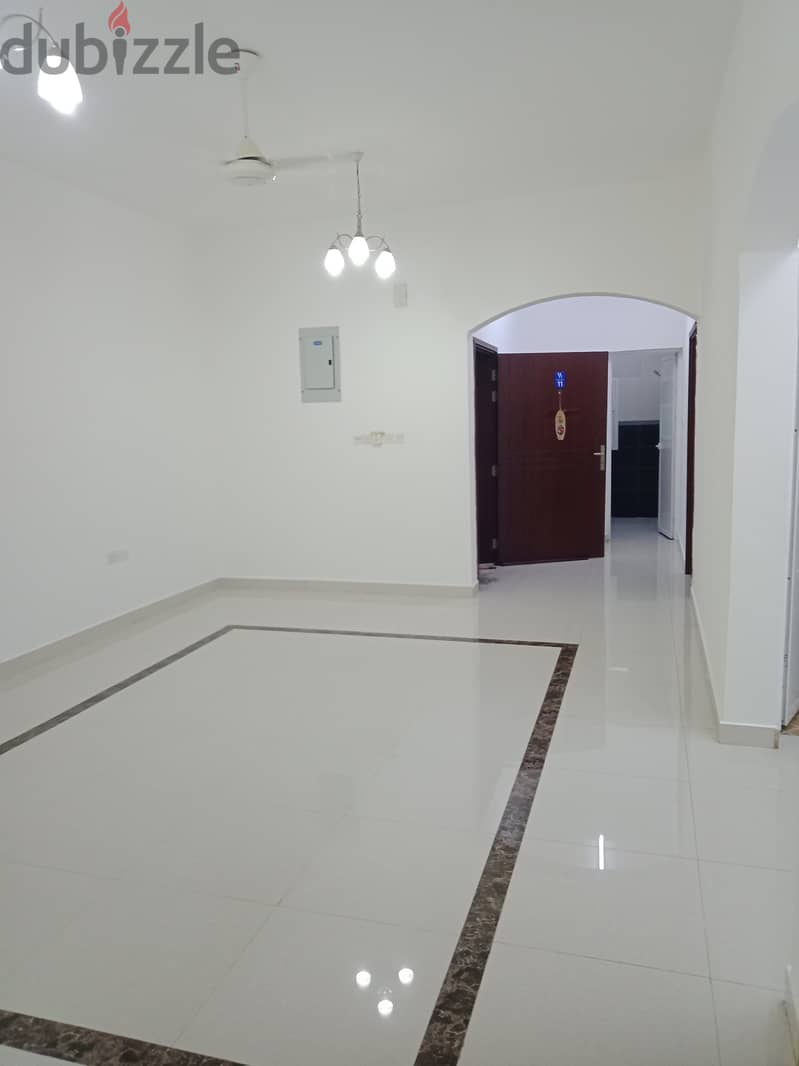 شقة ممتازة للإيجار خلف جامع الرشيد - Spacious Apartmenti In Mabilah 8