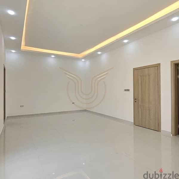 New and luxurious villa for rent in Al-Azaiba, price 800 OMR 2