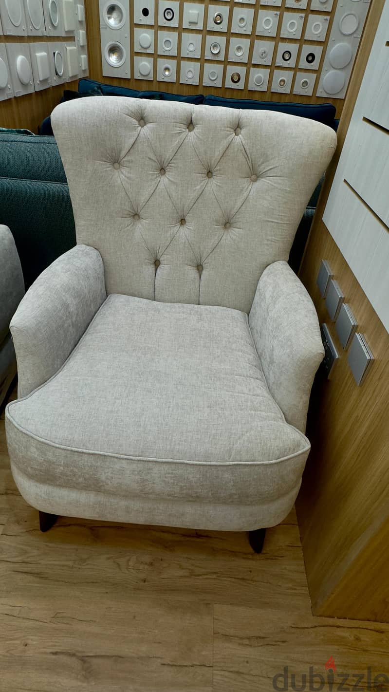 One seater sofa  brand new condition 4