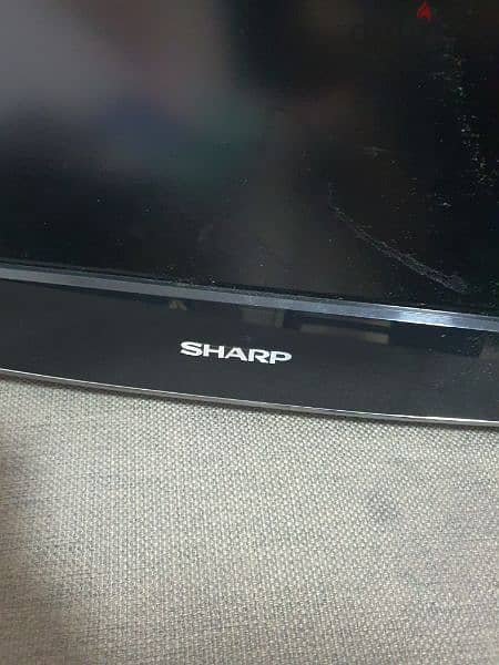 urgent sale sharp brand 50 inch HD tv not smart 2