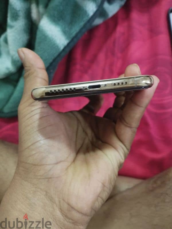 I phone xs max 512gb with excellent condition cable ,cover 2