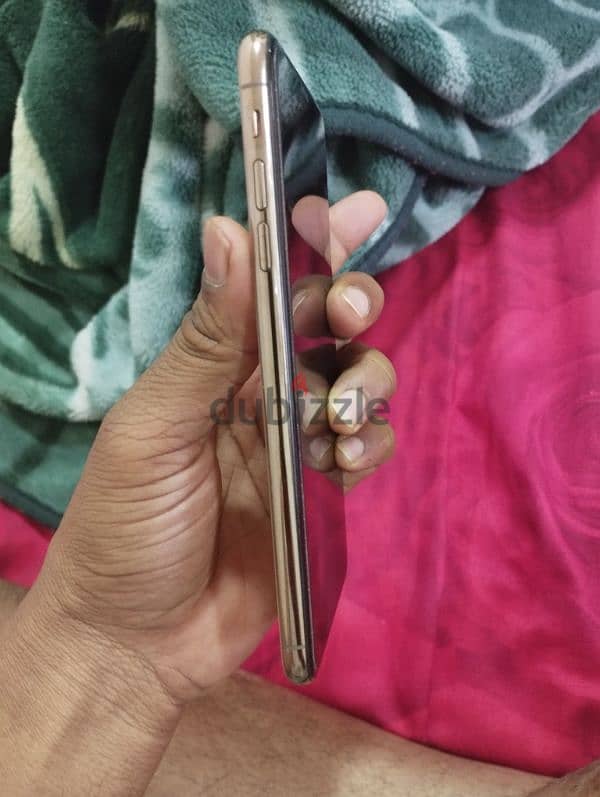 I phone xs max 512gb with excellent condition cable ,cover 4