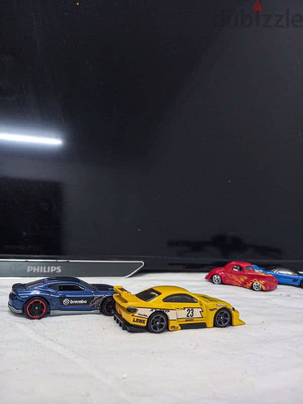 Hotwheels and none branded cars in good condition fair deal 7 rials! 0