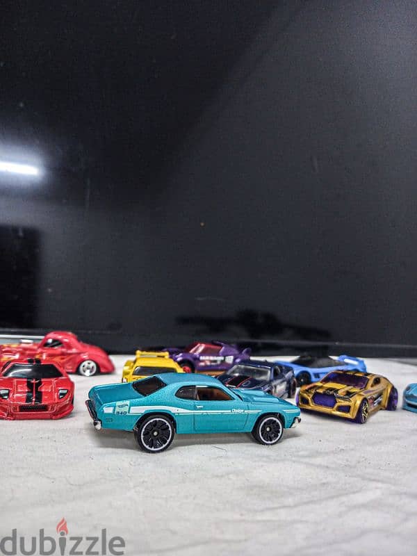 Hotwheels and none branded cars in good condition fair deal 7 rials! 4