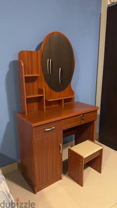 dresser with mirror /  تسريحة جديدة 0