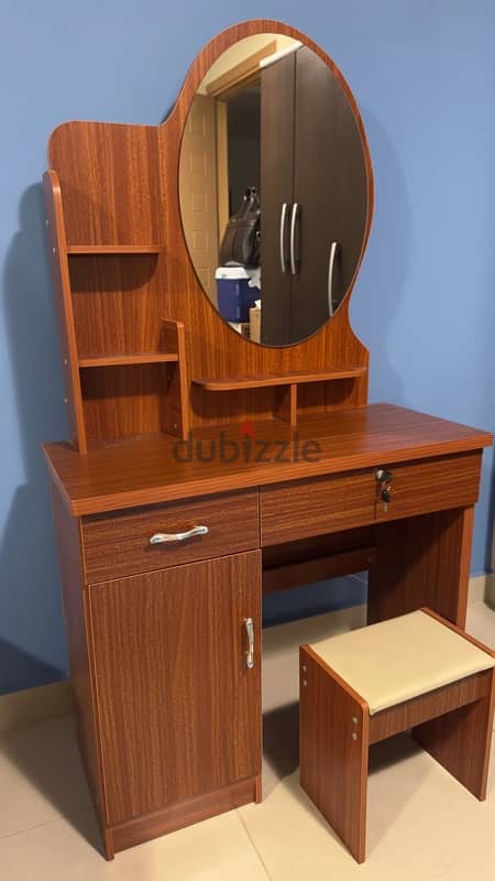 dresser with mirror /  تسريحة جديدة 1