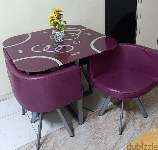 Dinning table with four chair with good comndition 0