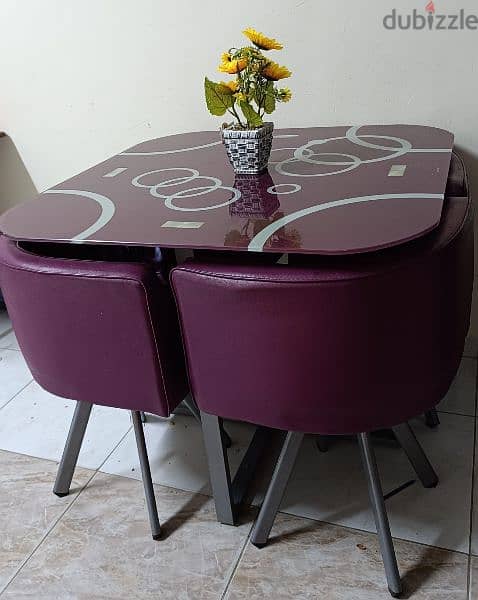 Dinning table with four chair with good comndition 6