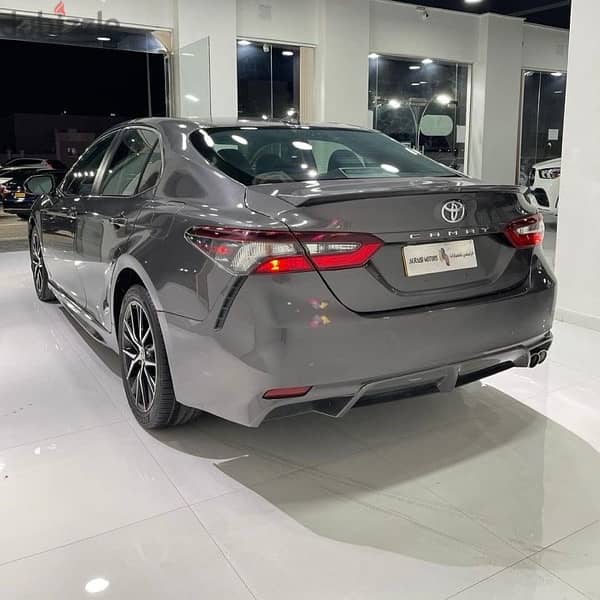 Toyota Camry 2021 1