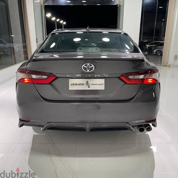 Toyota Camry 2021 5