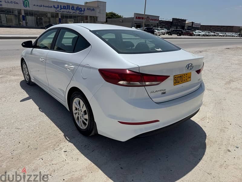 Hyundai Elantra 2018 3