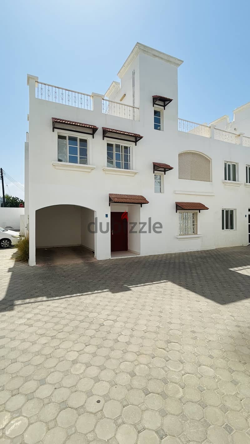 Villa for rent in Qurum - 2 mins from the beach 0