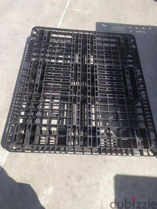 we have all kinds pallets and boxes sale 1