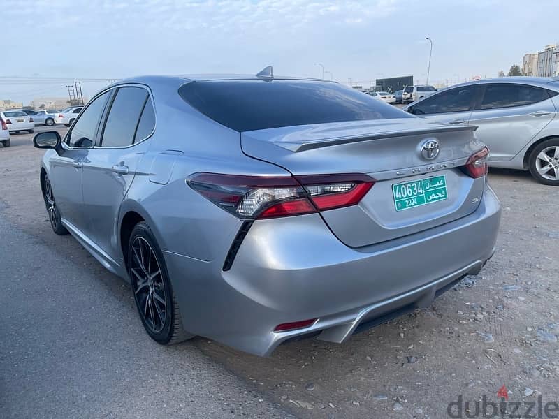 Toyota Camry 2021 4