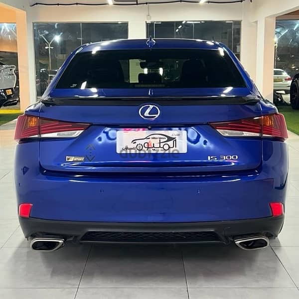 Lexus IS 300 2019 3