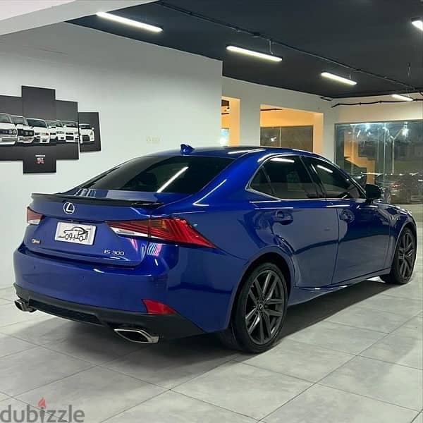 Lexus IS 300 2019 4