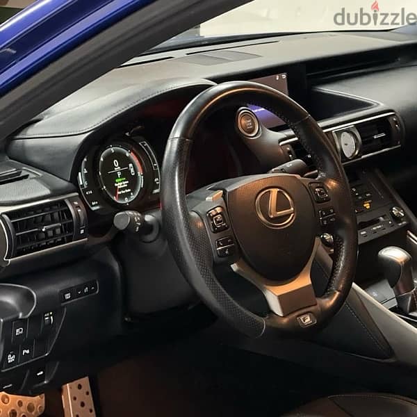 Lexus IS 300 2019 6