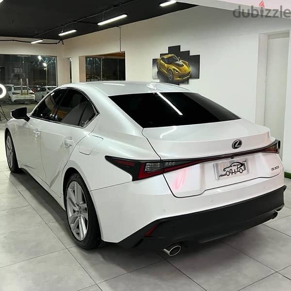 Lexus IS 300 2023 4