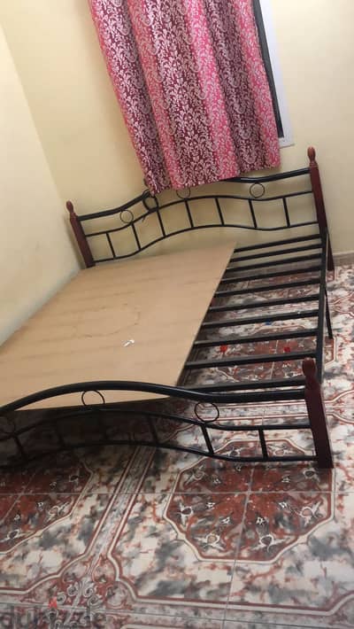 Queen Size bed for sale. Alkhuwair near zakheer mall