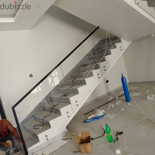 STAIRCASE STAINLESS STEEL,10 MM 12 MM TEMPERATURE  AND GLASS PETITION 1