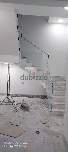 STAIRCASE STAINLESS STEEL,10 MM 12 MM TEMPERATURE  AND GLASS PETITION 14