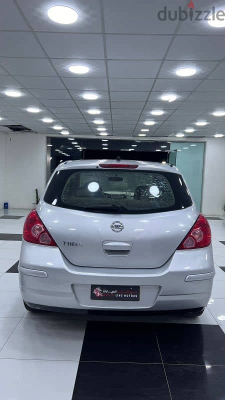 Nissan Tiida 2012 4