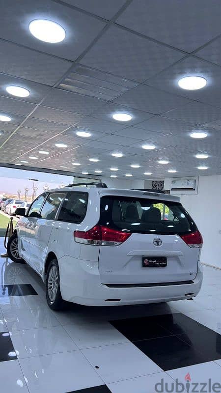 Toyota Sienna 2012 16