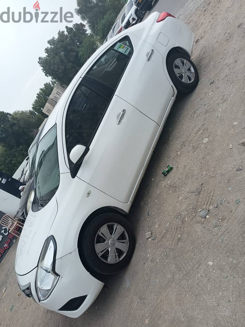 Nissan Sunny 2017 3