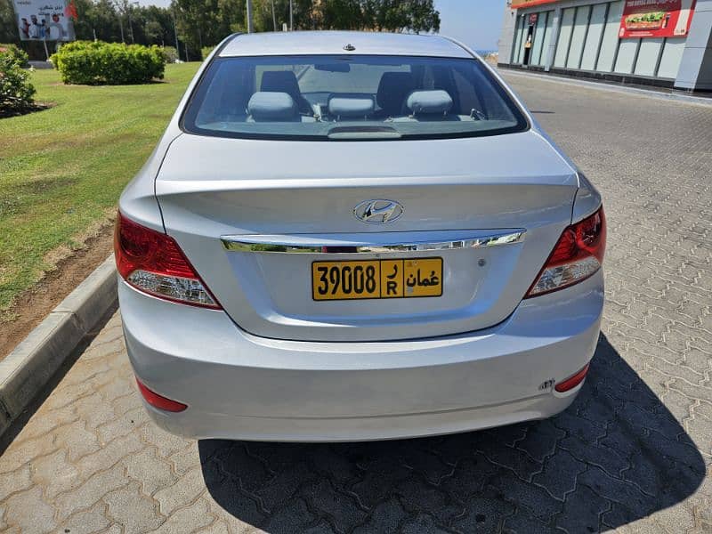 Hyundai Accent 2013 clean  klm 180 3