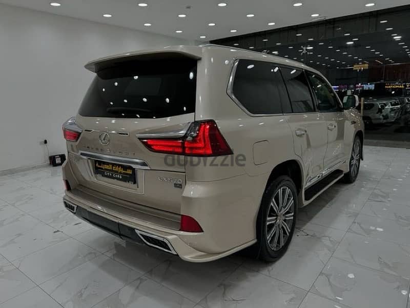 Lexus LX 570 2016 3