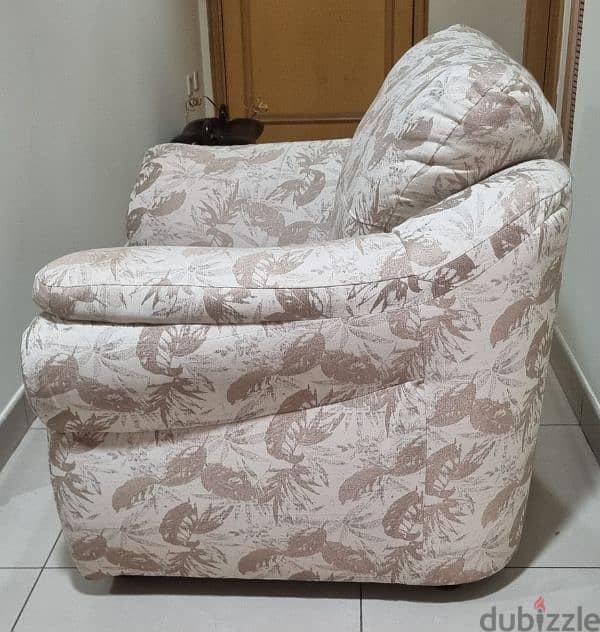 Single Seater Sofa:2Pieces 2